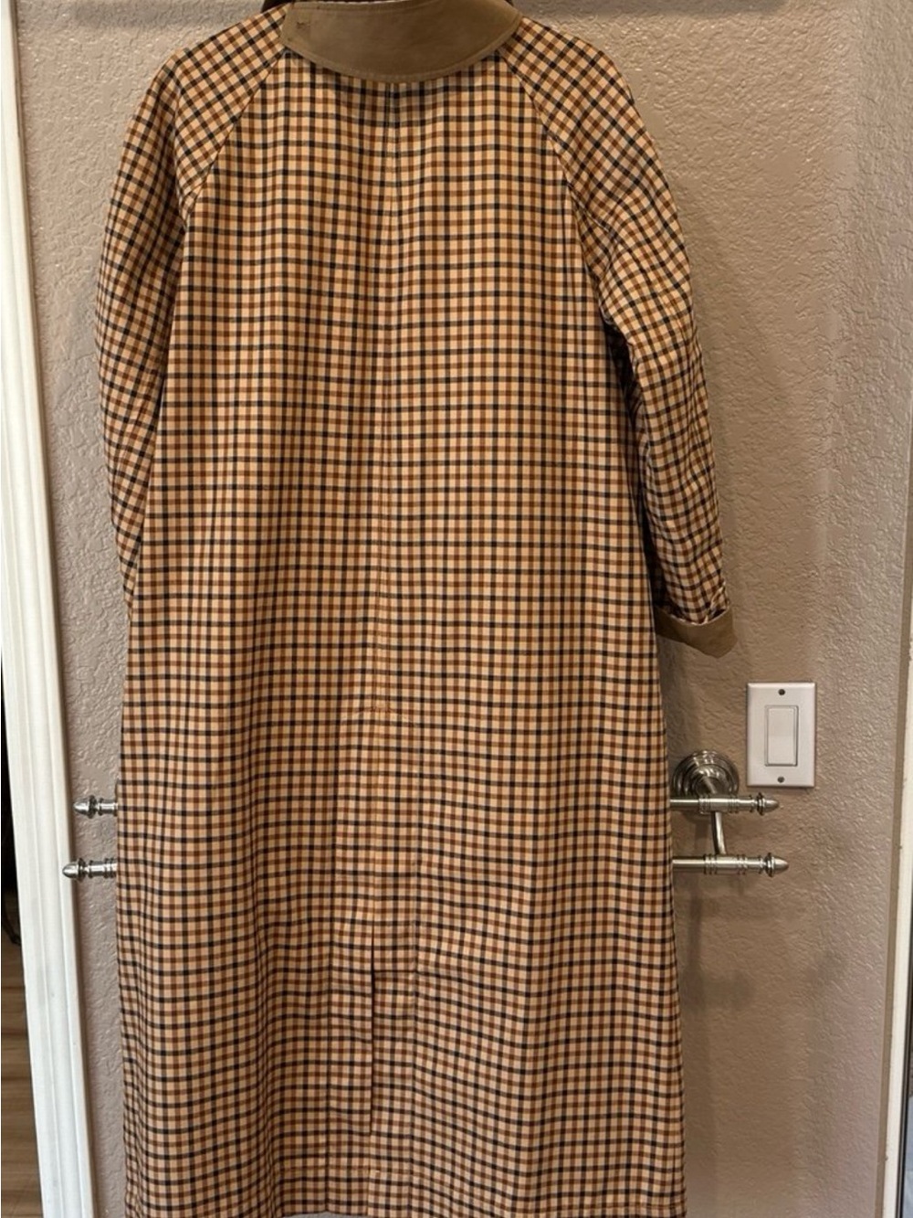 Zara Tan Trench Coat with Checked Lining - Picture 4 of 9
